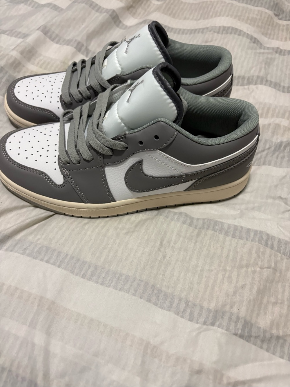 Jordan Low-Top Sneakers - White & Gray